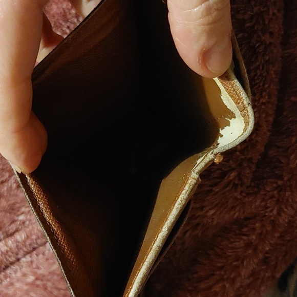 Louis Vuitton Wallet - Picture 6 of 6